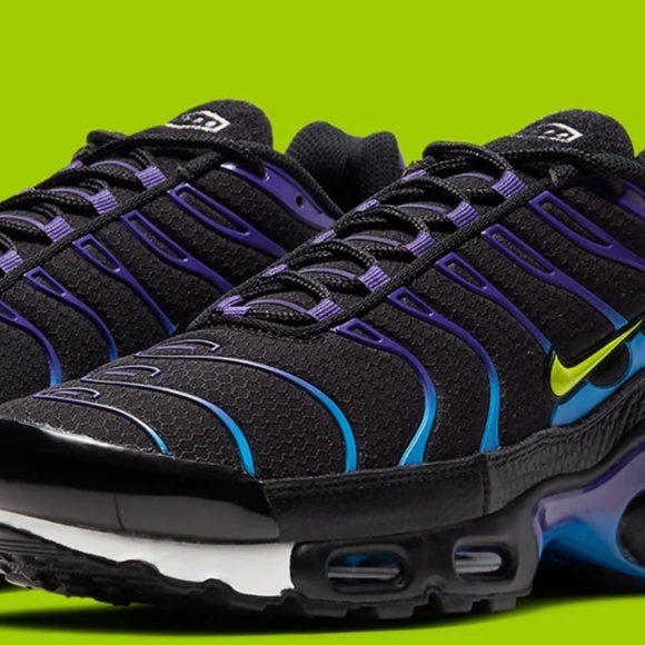 NIKE SHOES - Picture 1 of 8